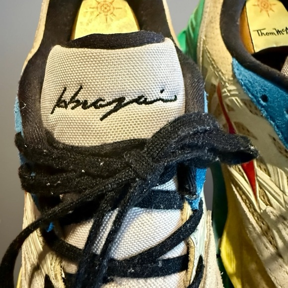 Athletic_Shoes